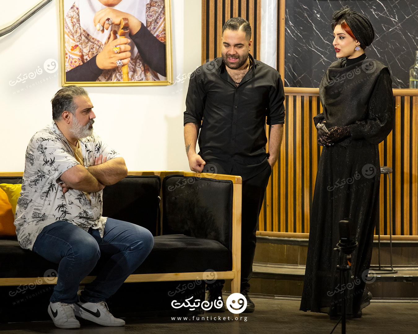 گالری تئاتر پسر خوانده
