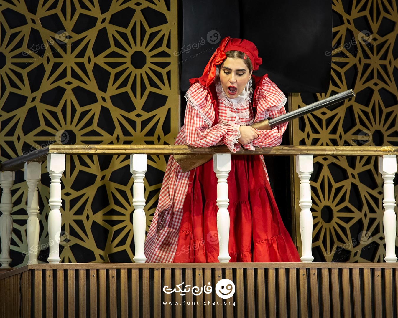 گالری تئاتر پسر خوانده