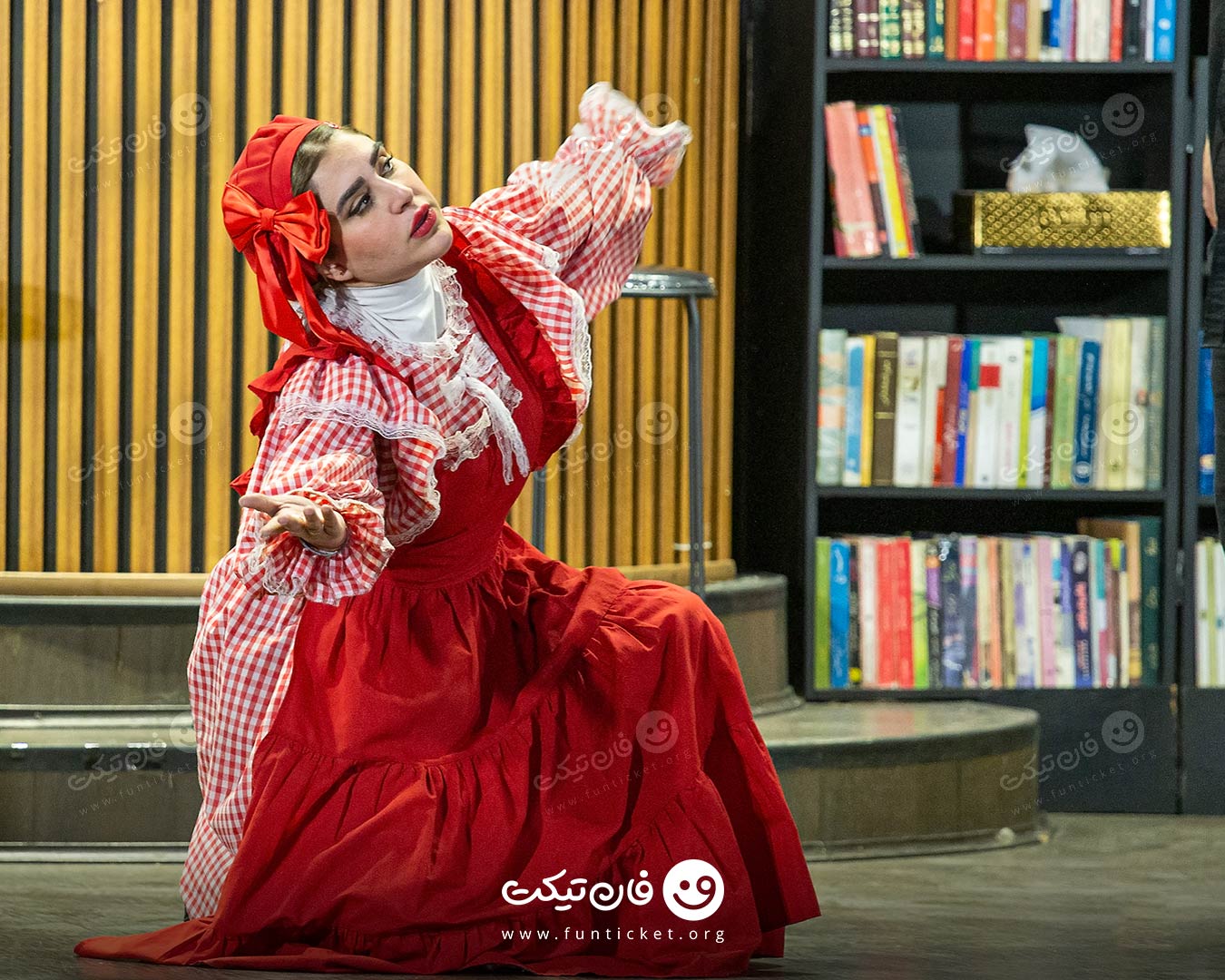 گالری تئاتر پسر خوانده