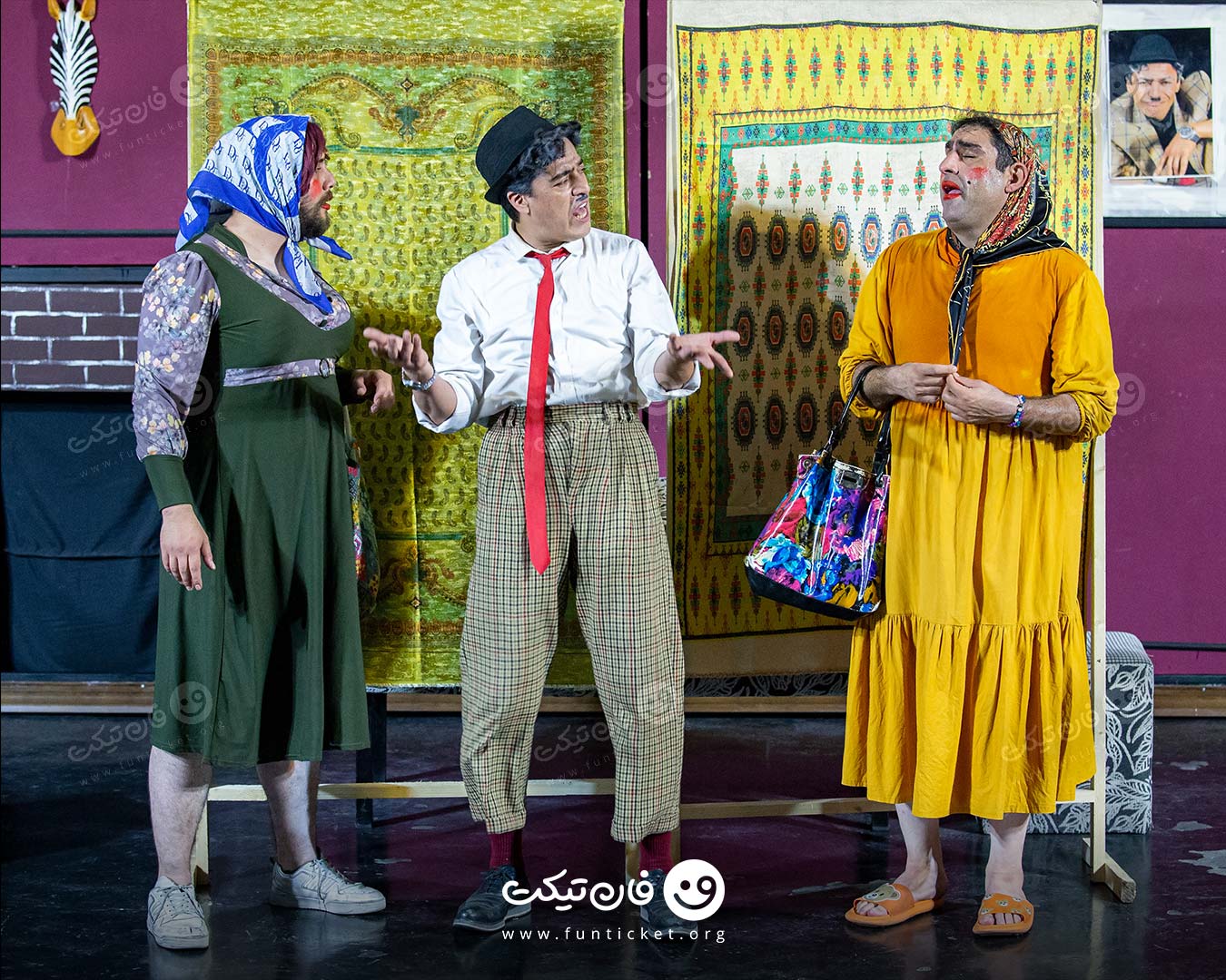 گالری تئاتر مانی کور