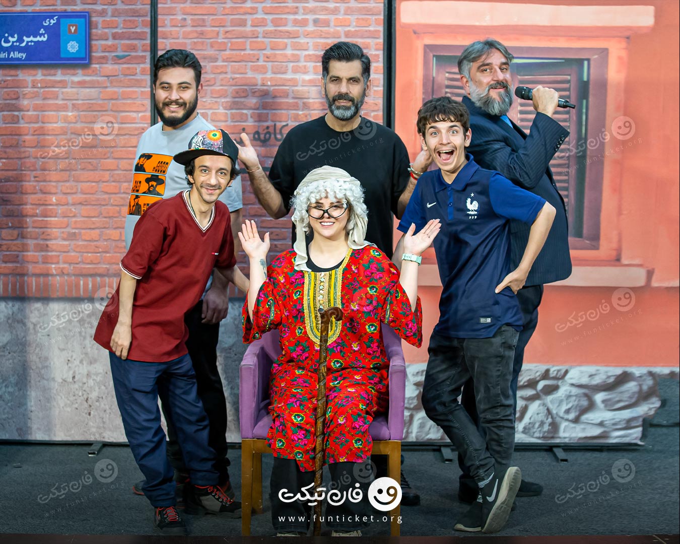 گالری تئاتر یک ایرانی در فضا