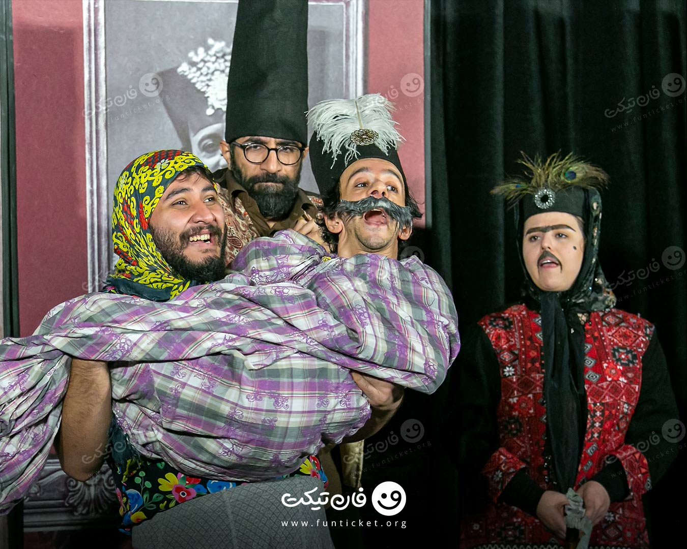 گالری تئاتر یک ایرانی در فضا
