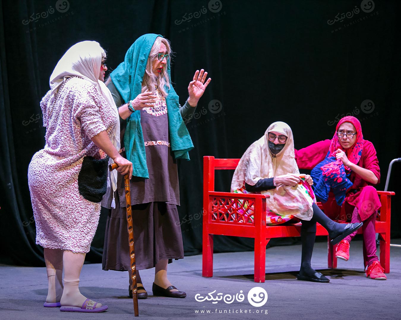 گالری تئاتر خانه سالمندان بانوان