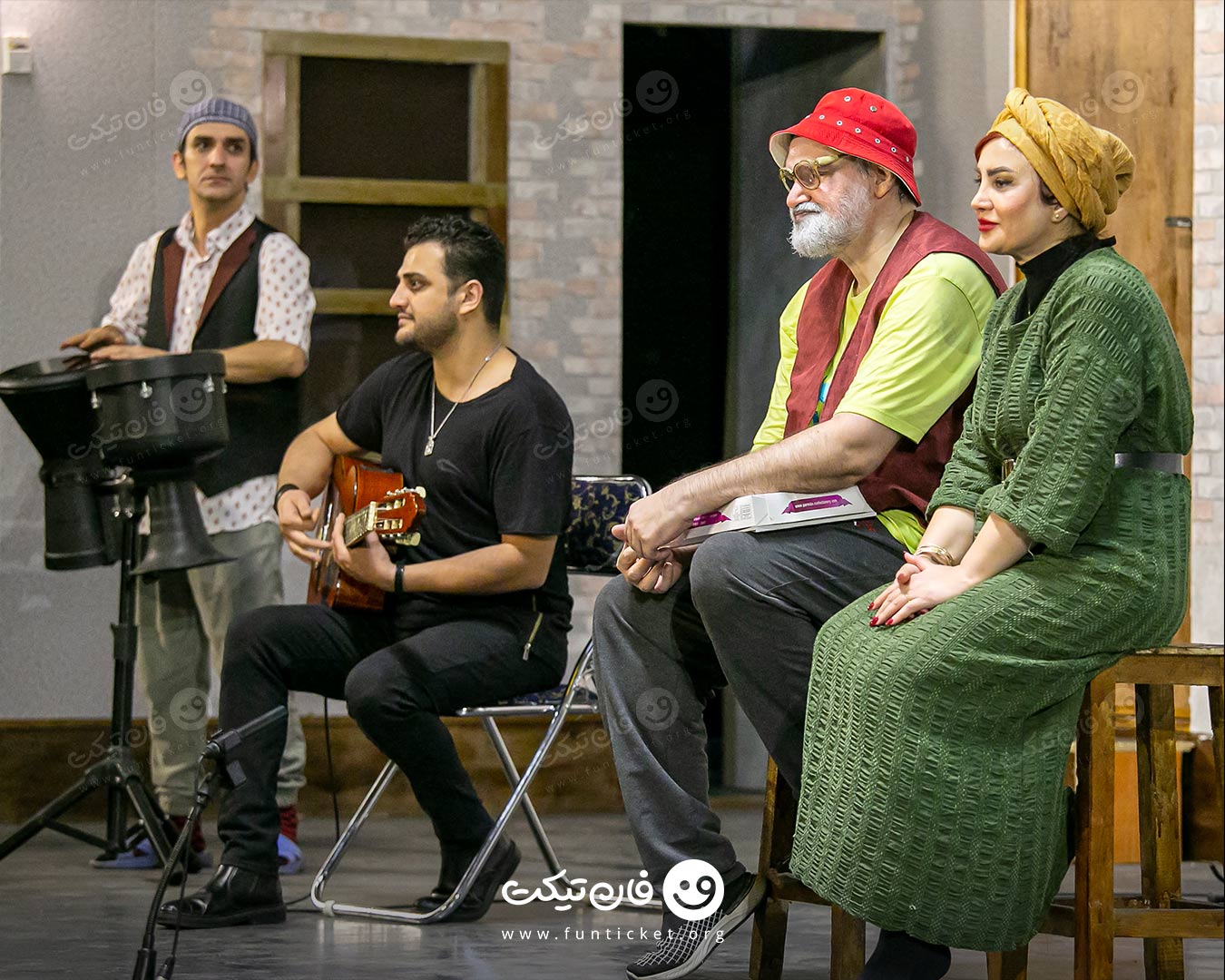 گالری تئاتر پیر پدر