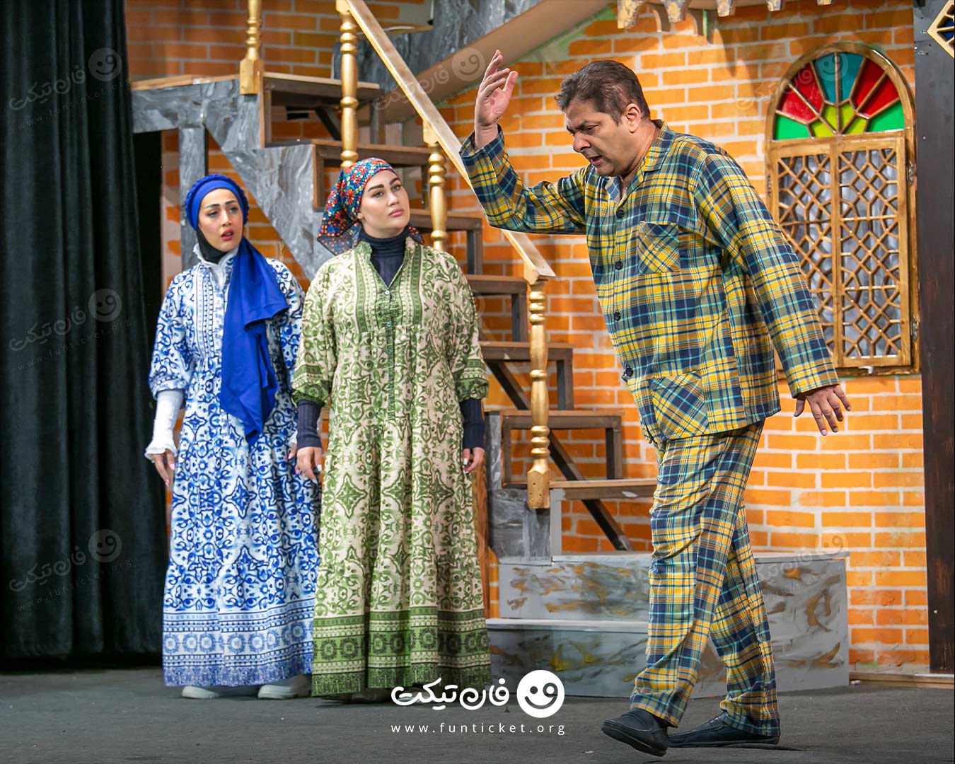 گالری تئاتر باغ پلاس