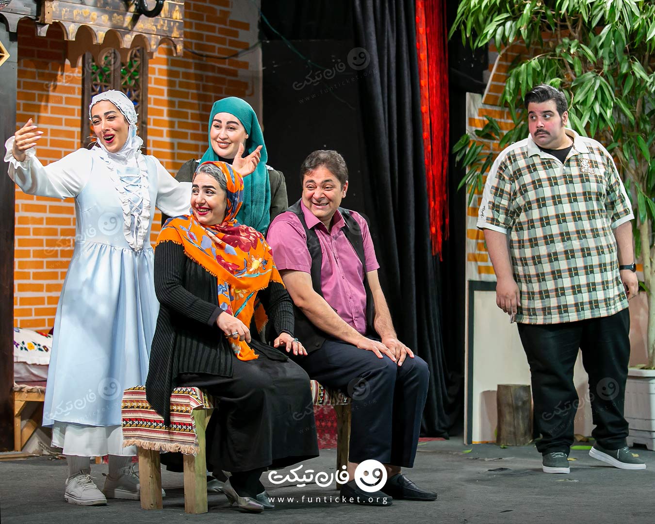 گالری تئاتر باغ پلاس